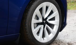 Tesla Model 3 Long Range - wheel